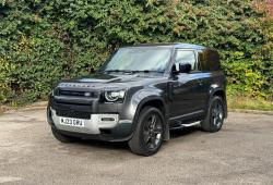 Land Rover<br>Defender Hard top SE D250